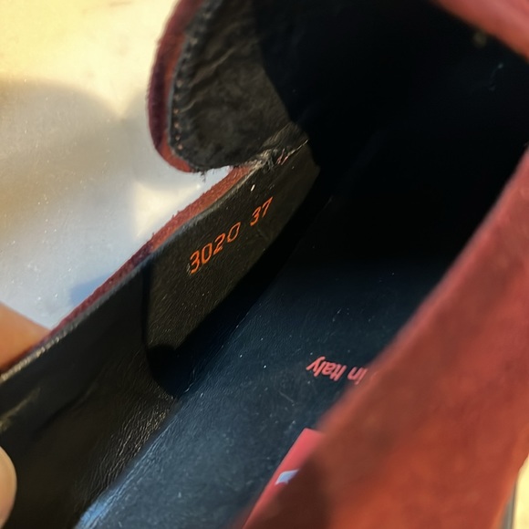 Authentic Prada Made in Italy cognac suede loafers. - Picture 4 of 7